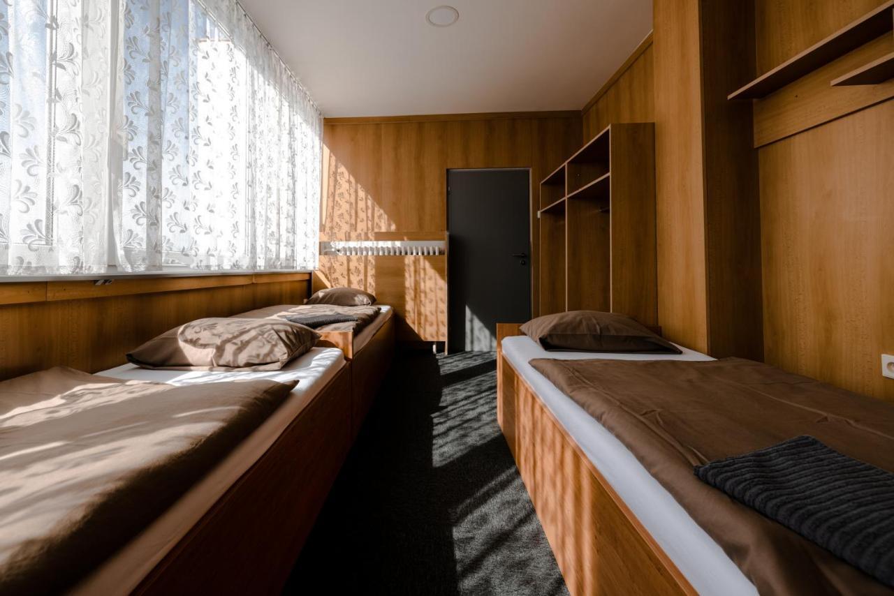 Hotel Zimni Stadion Slaný Dış mekan fotoğraf